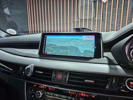 2016-BMW-X6-M50d_12