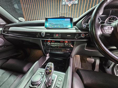 2016-BMW-X6-M50d_14