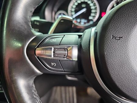 2016-BMW-X6-M50d_16