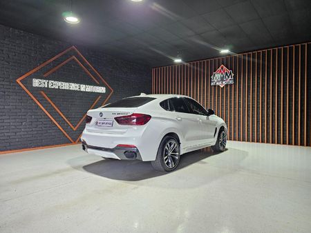 2016-BMW-X6-M50d_26