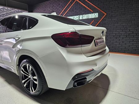 2016-BMW-X6-M50d_27