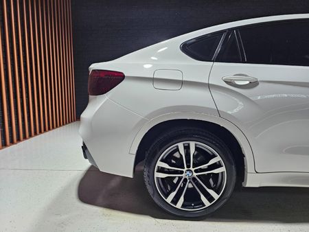 2016-BMW-X6-M50d_28