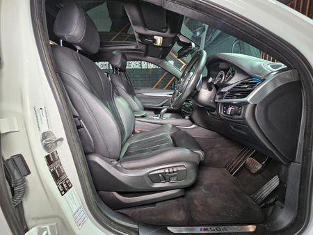 2016-BMW-X6-M50d_8