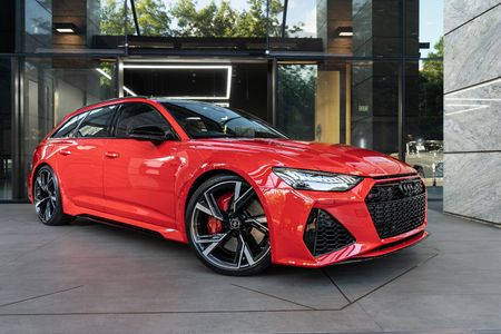 2023-Audi-RS6-quattro-Avant_0