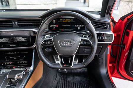 2023-Audi-RS6-quattro-Avant_16