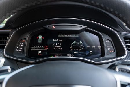2023-Audi-RS6-quattro-Avant_17