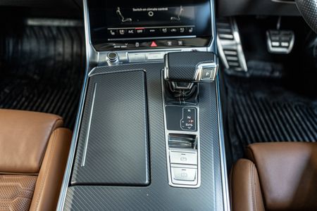 2023-Audi-RS6-quattro-Avant_19