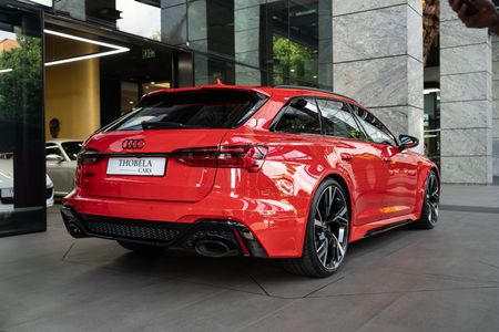 2023-Audi-RS6-quattro-Avant_23