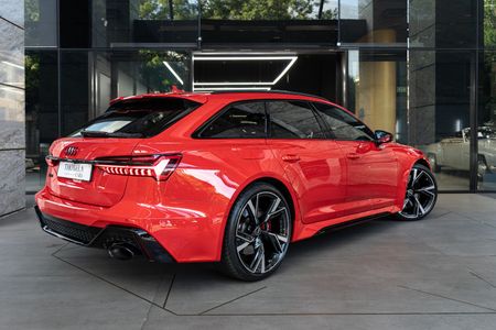 2023-Audi-RS6-quattro-Avant_2