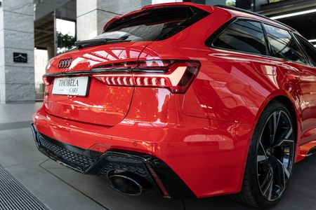 2023-Audi-RS6-quattro-Avant_4