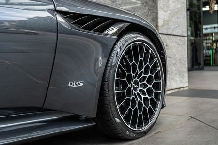 2024-Aston-Martin-DBS-770-Ultimate_18