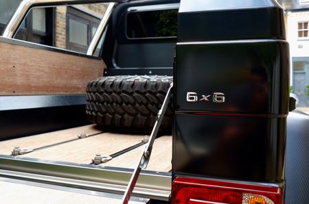 2015-Mercedes-AMG-G-Class-6x6_16