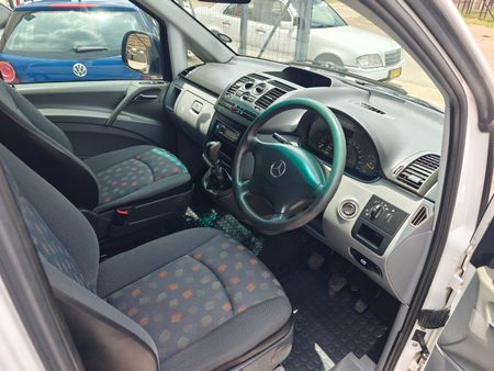 2006-Mercedes-Benz-Vito-115-CDI-CrewBus_6