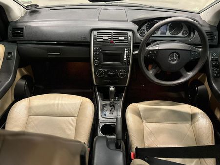 2011-Mercedes-Benz-B-Class-B-180-Auto_11
