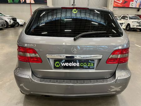 2011-Mercedes-Benz-B-Class-B-180-Auto_5