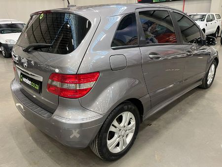 2011-Mercedes-Benz-B-Class-B-180-Auto_6