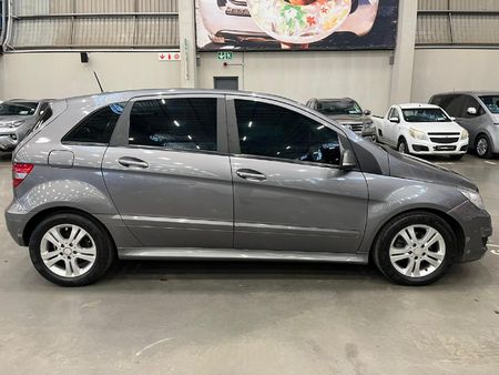 2011-Mercedes-Benz-B-Class-B-180-Auto_7