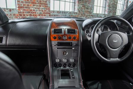 2008-Aston-Martin-DB9-Coupe-Auto_11