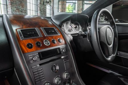 2008-Aston-Martin-DB9-Coupe-Auto_13