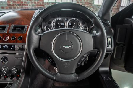 2008-Aston-Martin-DB9-Coupe-Auto_16