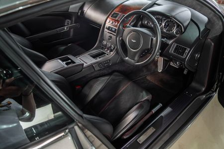 2008-Aston-Martin-DB9-Coupe-Auto_4