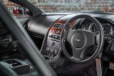 2008-Aston-Martin-DB9-Coupe-Auto_5