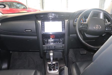 2023-Toyota-Fortuner-28-GD-6-Raised-Body-Auto_6