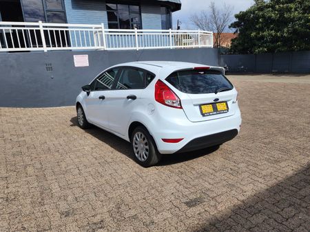 2017-Ford-Fiesta-14-Ambiente-5-dr_11