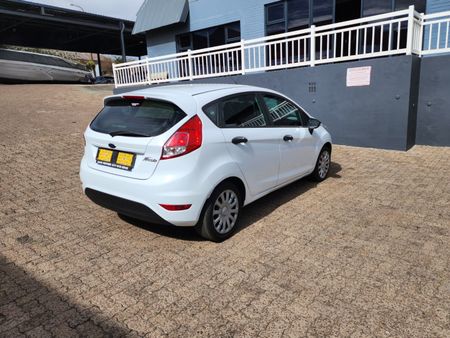2017-Ford-Fiesta-14-Ambiente-5-dr_13