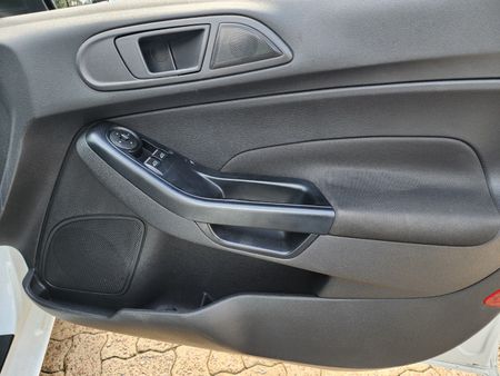 2017-Ford-Fiesta-14-Ambiente-5-dr_4