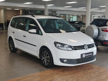 2014-Volkswagen-Touran-20-TDI-Trendline_0