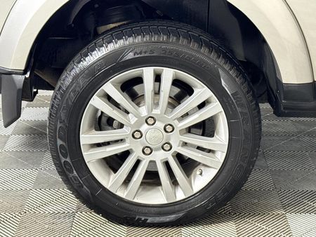 2015-Land-Rover-Discovery-4-30-TD-SD-V6-HSE_6