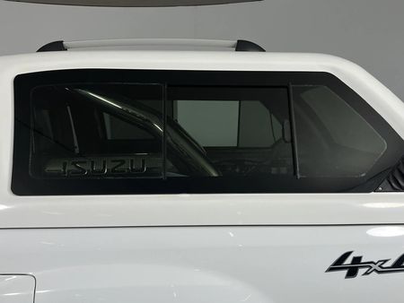 2021-Isuzu-D-Max-300-LX-4x4-Auto-Double-Cab_15