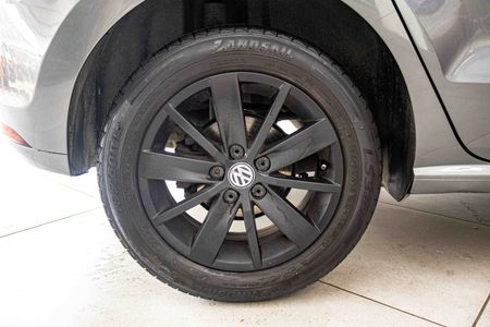 2015-Volkswagen-Polo-GP-12-TSI-Comfortline-66kW_9