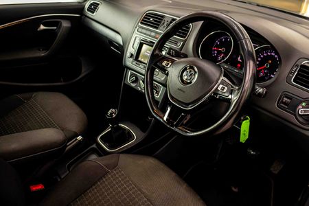 2015-Volkswagen-Polo-GP-12-TSI-Comfortline-66kW_11