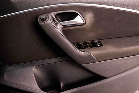 2015-Volkswagen-Polo-GP-12-TSI-Comfortline-66kW_12