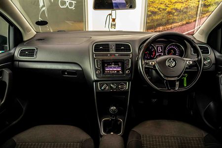 2015-Volkswagen-Polo-GP-12-TSI-Comfortline-66kW_17