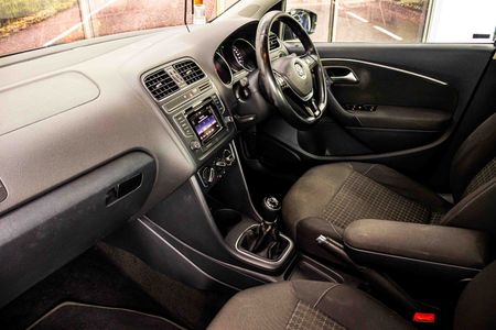 2015-Volkswagen-Polo-GP-12-TSI-Comfortline-66kW_19