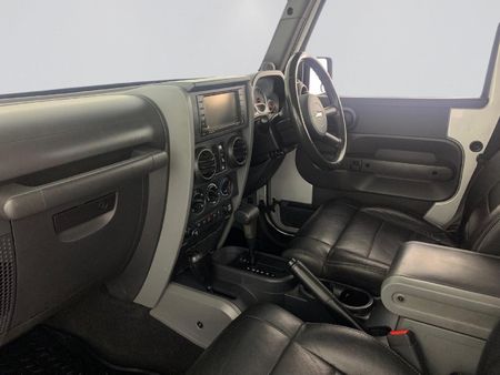 2010-Jeep-Wrangler-Unlimited-38-Rubicon-Auto_12
