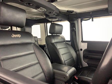2010-Jeep-Wrangler-Unlimited-38-Rubicon-Auto_13