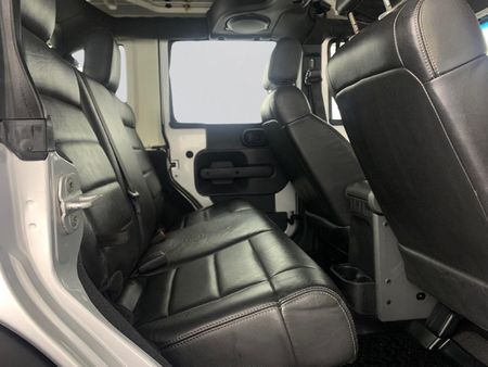 2010-Jeep-Wrangler-Unlimited-38-Rubicon-Auto_15