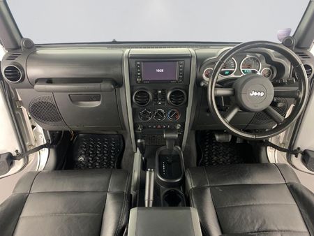2010-Jeep-Wrangler-Unlimited-38-Rubicon-Auto_7