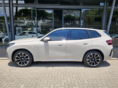 2024-BMW-X3-30e-xDrive-M-Sport_2