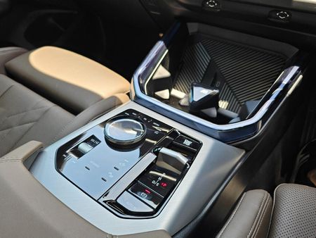 2024-BMW-X3-30e-xDrive-M-Sport_8