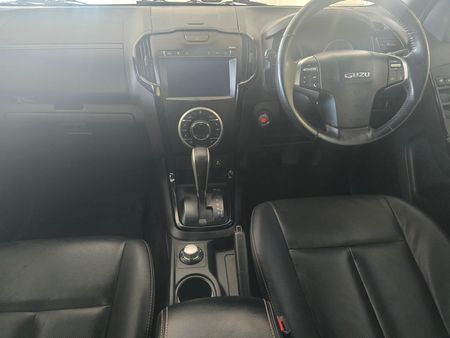 2021-Isuzu-D-Max-300-LX-4x4-Auto-Double-Cab_3
