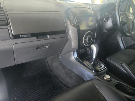 2021-Isuzu-D-Max-300-LX-4x4-Auto-Double-Cab_4