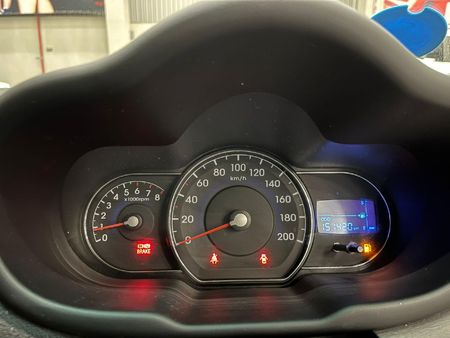 2012-Hyundai-i10-11-GLS-Motion_10