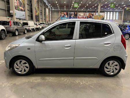 2012-Hyundai-i10-11-GLS-Motion_3