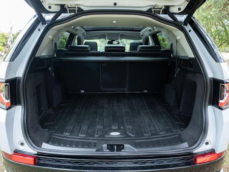 2019-Land-Rover-Discovery-Sport-20i4-D-HSE-Lux_9