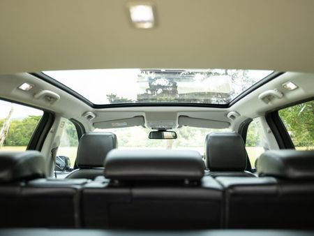 2019-Land-Rover-Discovery-Sport-20i4-D-HSE-Lux_10